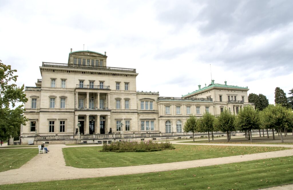 Villa Hügel von der Gartenseite aus gesehen