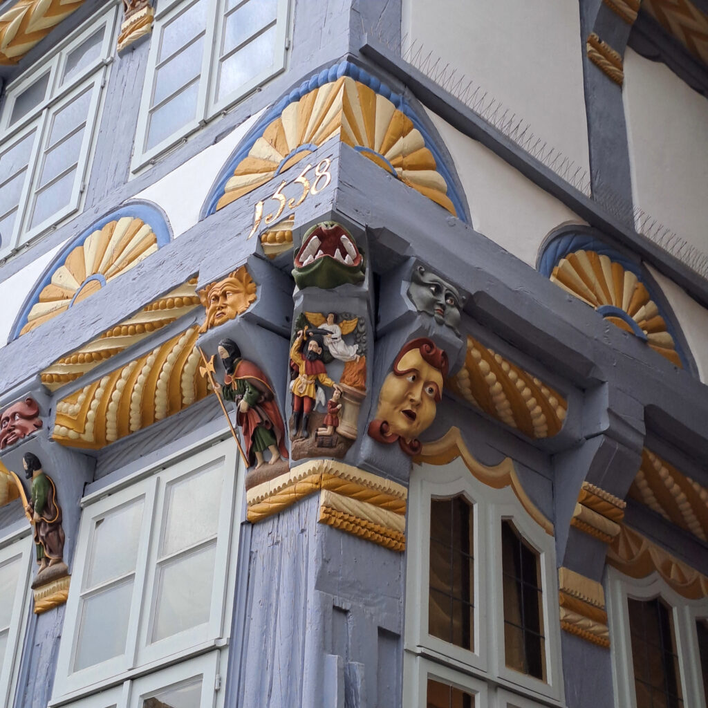 Verzierungen an einer Renaissance-Fassade