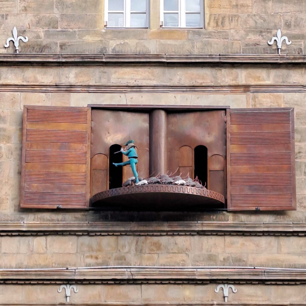 Figur- und Glockenspiel mit Darstellung der Rattenfänger-Sage am Hochzeitshaus