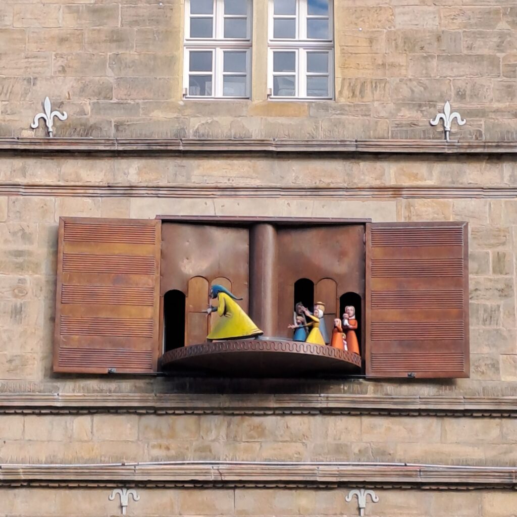 Figur- und Glockenspiel mit Darstellung der Rattenfänger-Sage am Hochzeitshaus