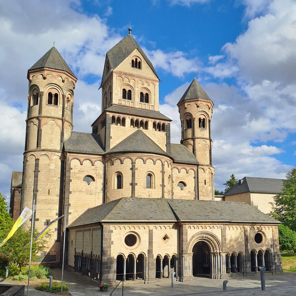 Klosterkirche Maria Laach - beliebtes Ausflugsziel in der Eifel