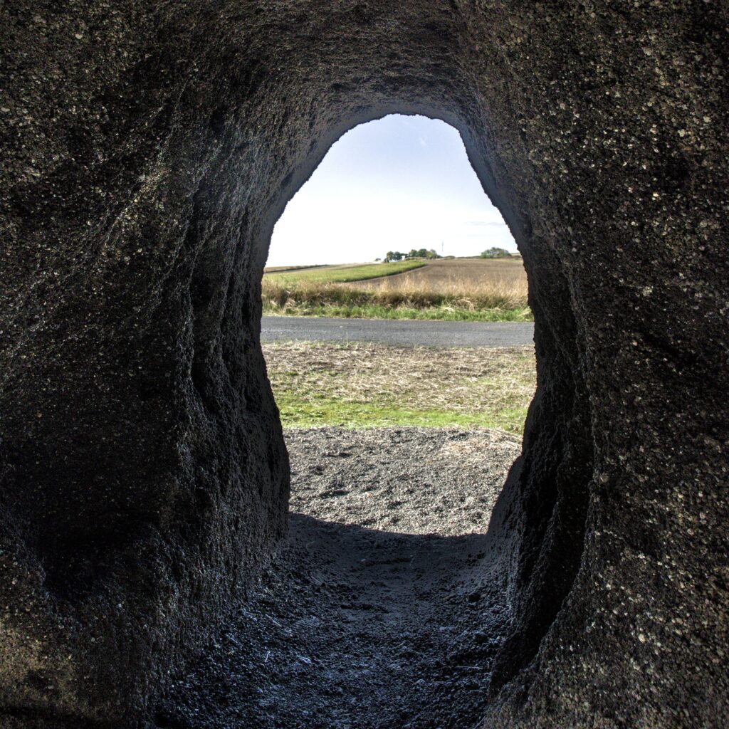 Blick aus einer der Höhlen ins Freie